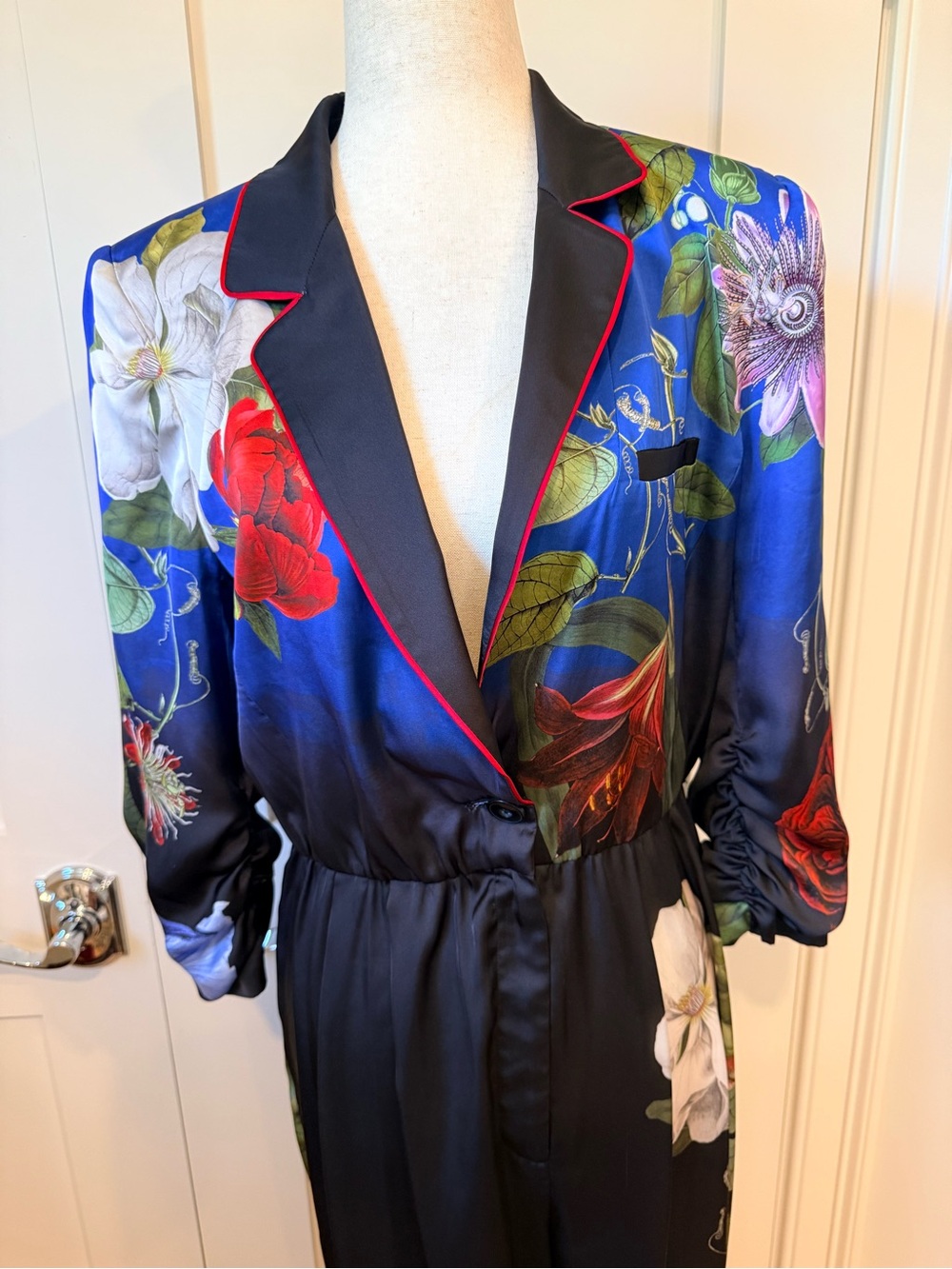 Alice + Olivia Louetta Black Floral Jumpsuit with Blue Accents - Picture 7 of 16